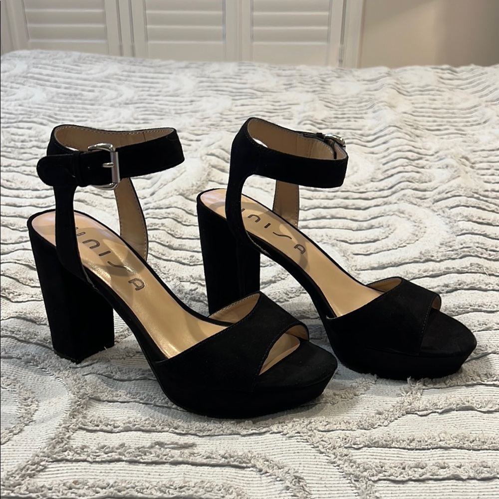 EUC Unisa Black Platform Sandals heels open toe. Suede like upper.